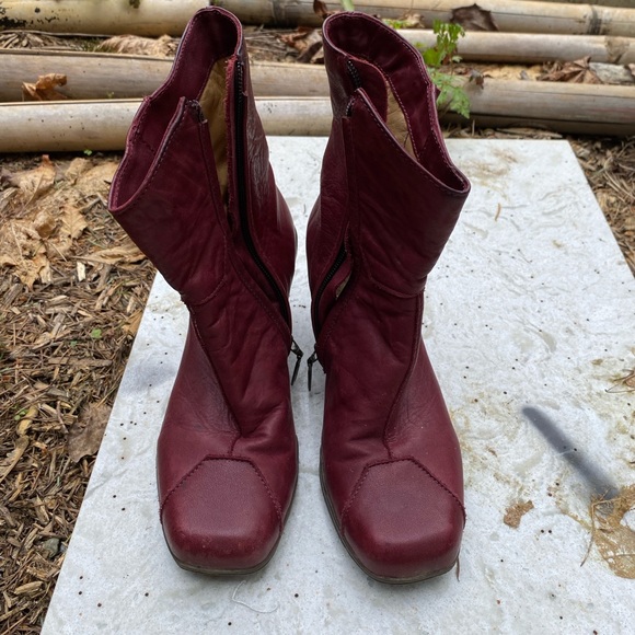Burgundy leather boots - Picture 3 of 8